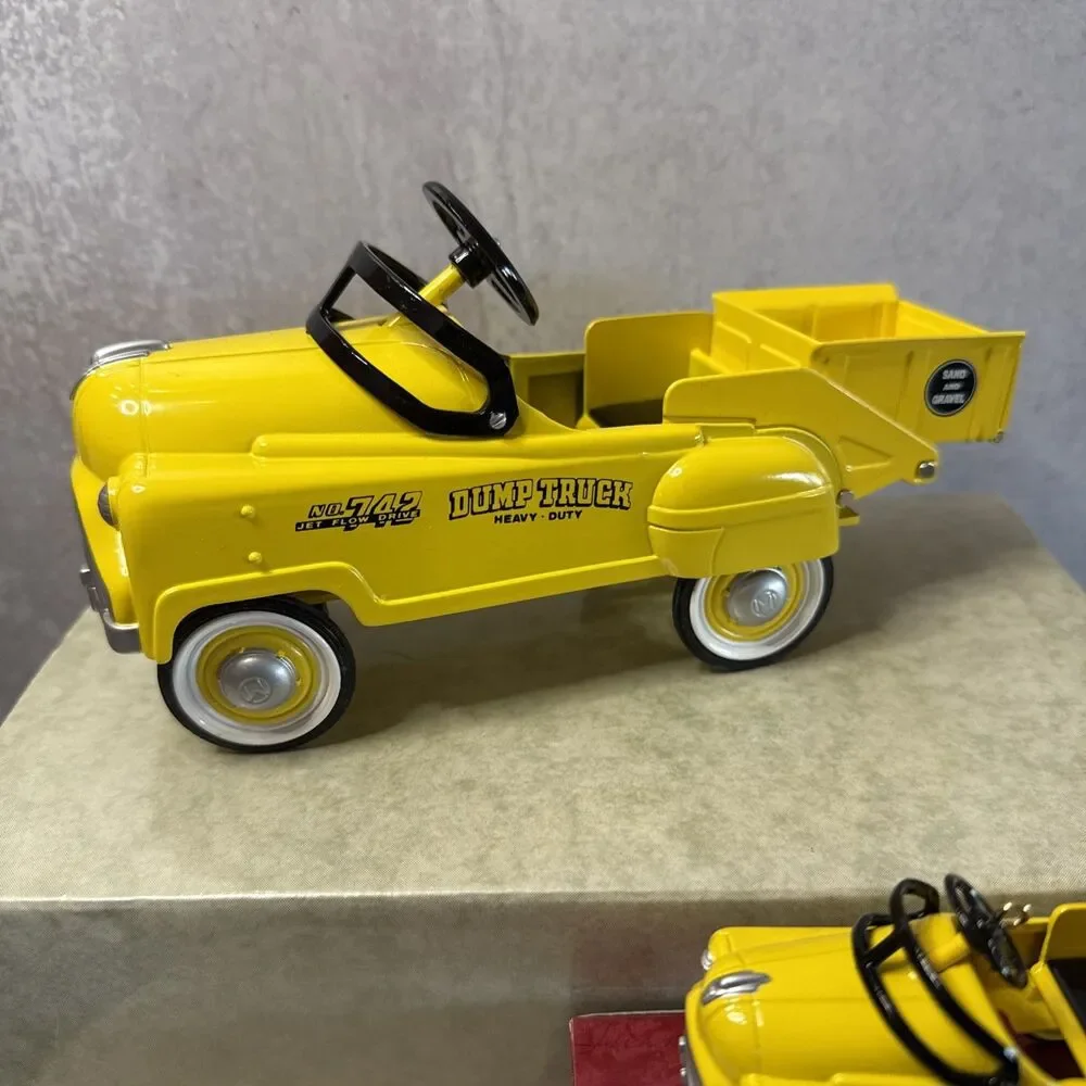 Hallmark Kiddie Car Classics Murray Dump Truck 1992 w/box And Matching Ornament